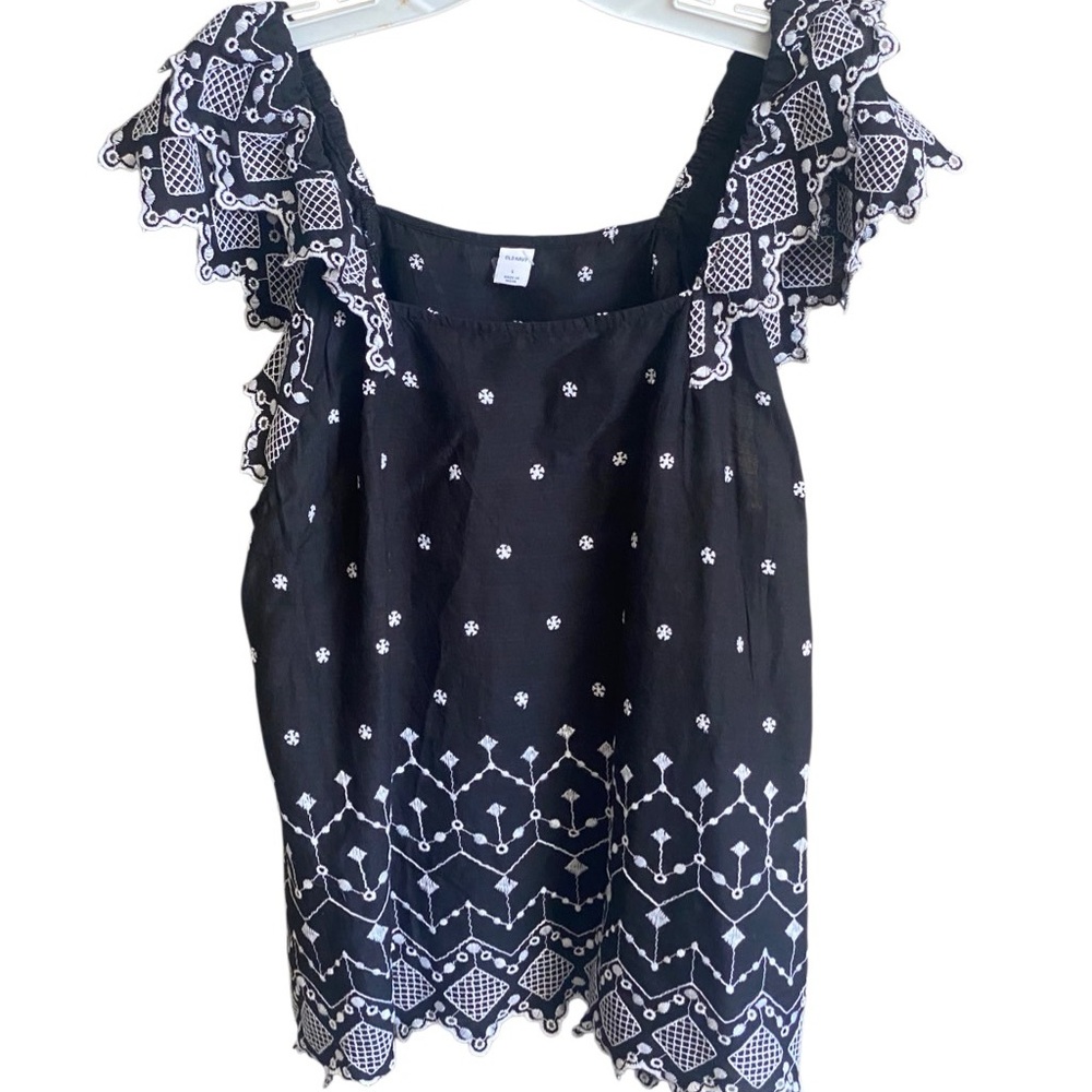 NWT Old Navy Black/White Embroidered Peasant Blouse. Size Large.